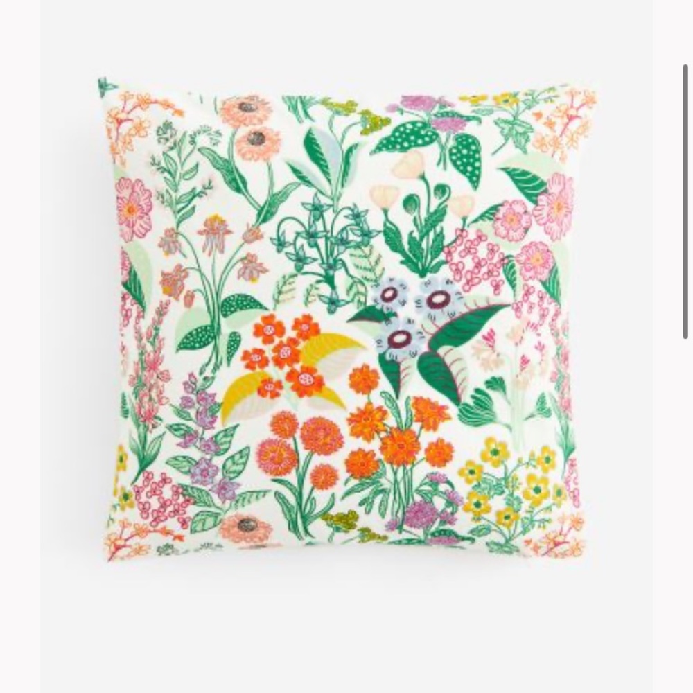 ISO H&M spring 2024 pillow covers